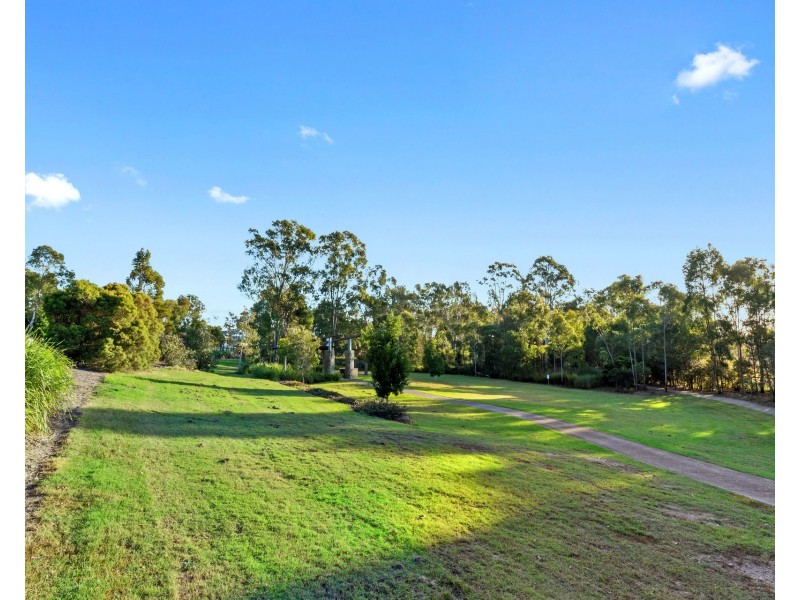 18 Sanctuary Parkway, Waterford QLD 4133