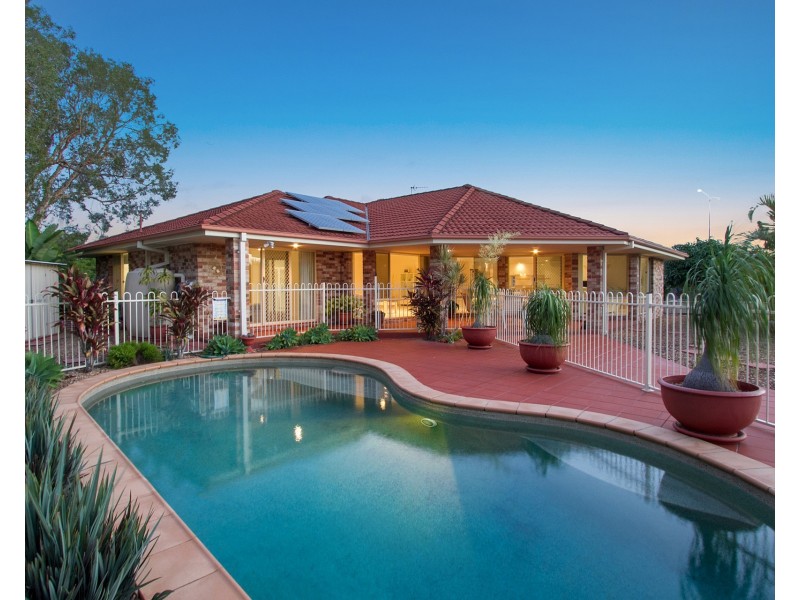 2 Beaconsfield Drive, Burleigh Waters QLD 4220