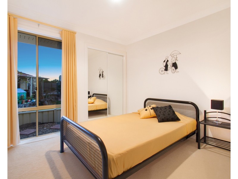 2 Beaconsfield Drive, Burleigh Waters QLD 4220