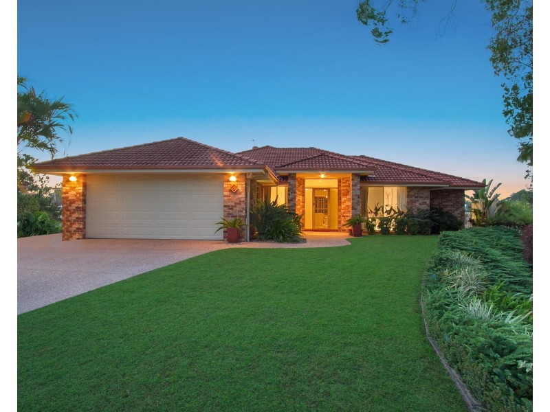 2 Beaconsfield Drive, Burleigh Waters QLD 4220