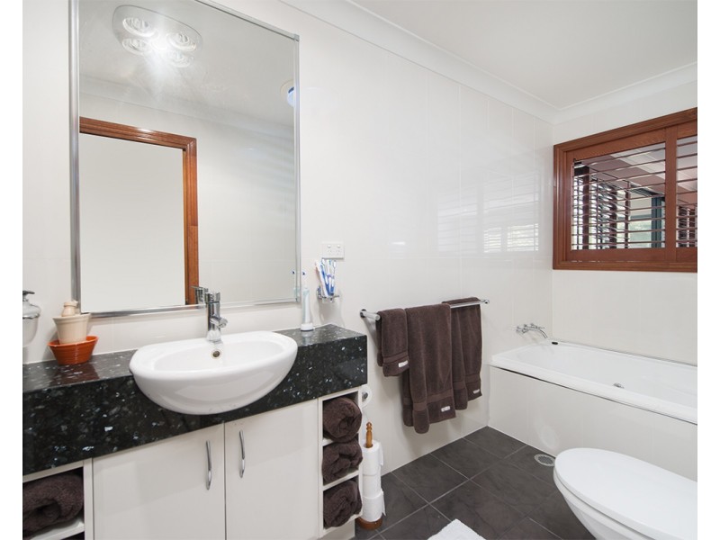 10 Larch Street, Tallebudgera QLD 4228