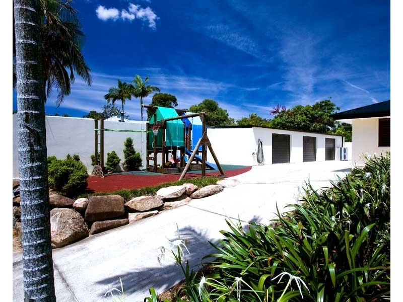 10 Larch Street, Tallebudgera QLD 4228