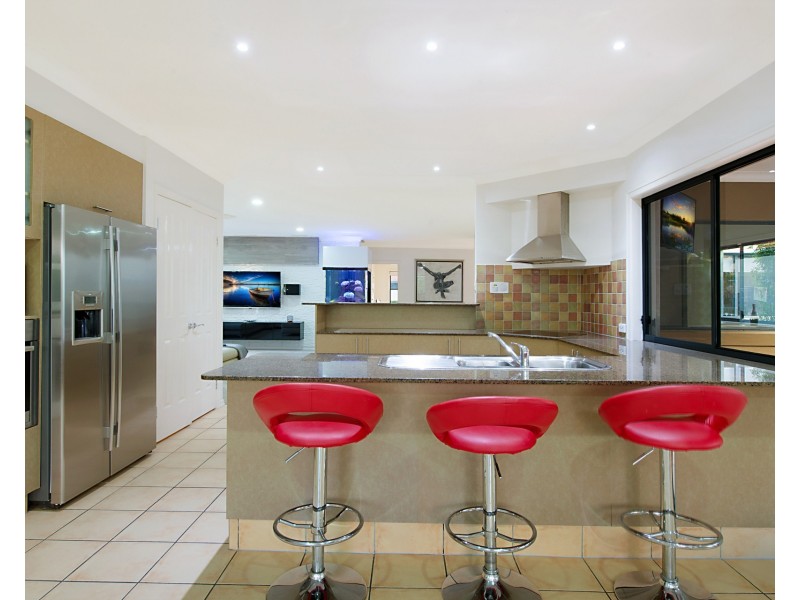 554 Oyster Cove Promenade, Helensvale QLD 4212