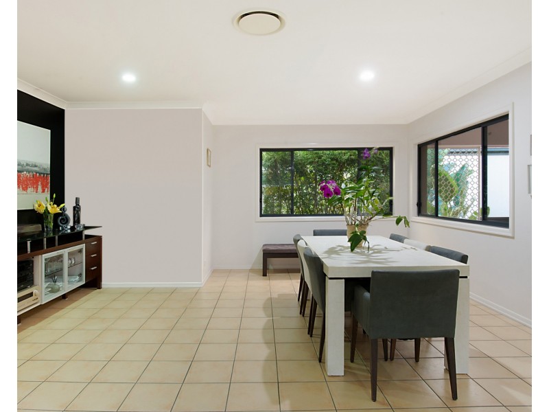 554 Oyster Cove Promenade, Helensvale QLD 4212