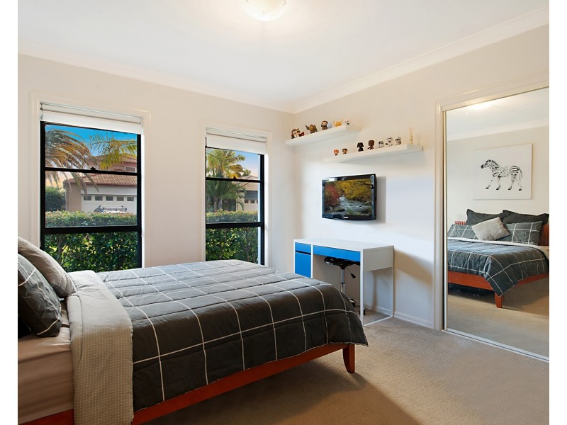 554 Oyster Cove Promenade, Helensvale QLD 4212