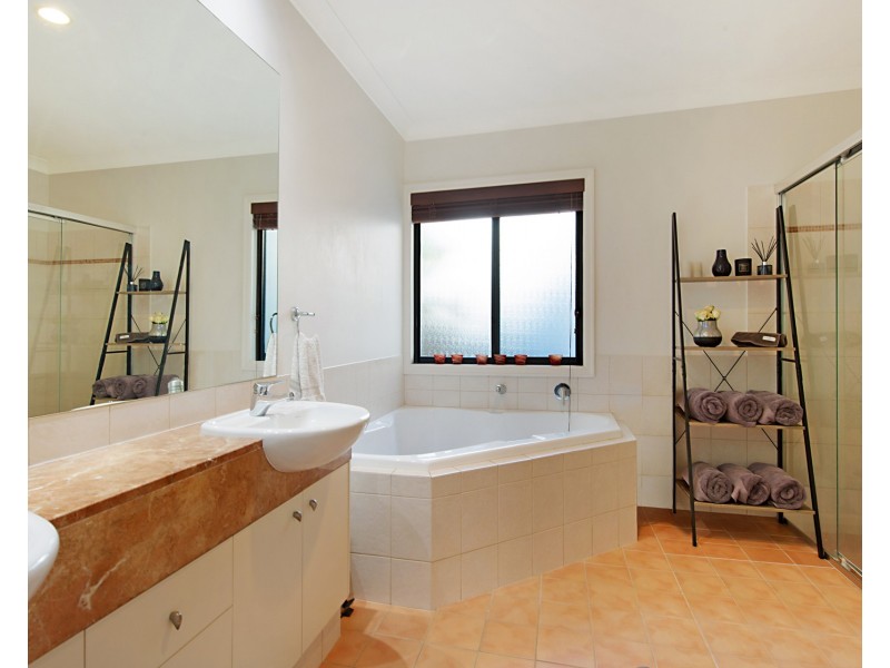 554 Oyster Cove Promenade, Helensvale QLD 4212