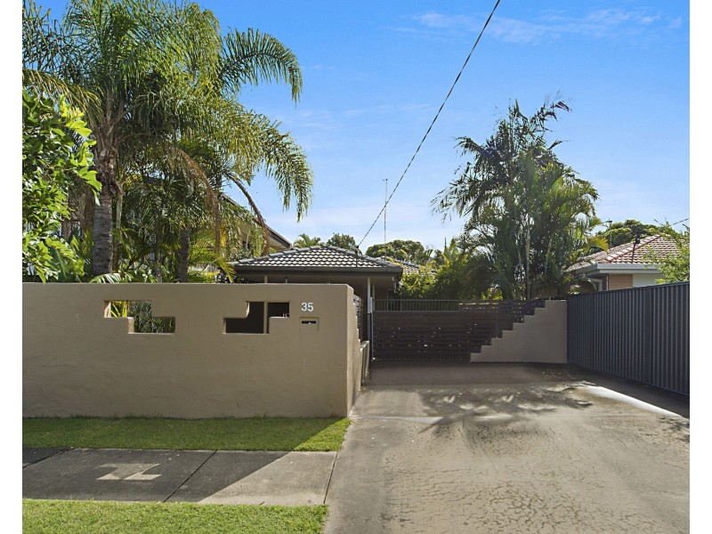 35 Dawn Parade, Miami QLD 4220