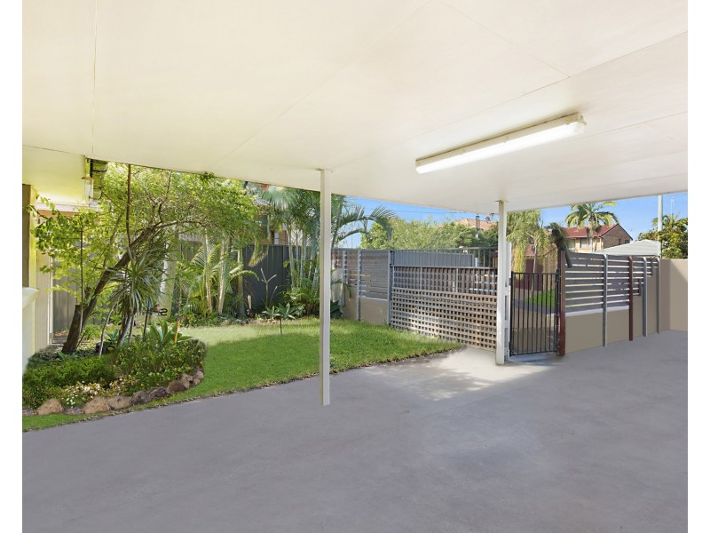 35 Dawn Parade, Miami QLD 4220
