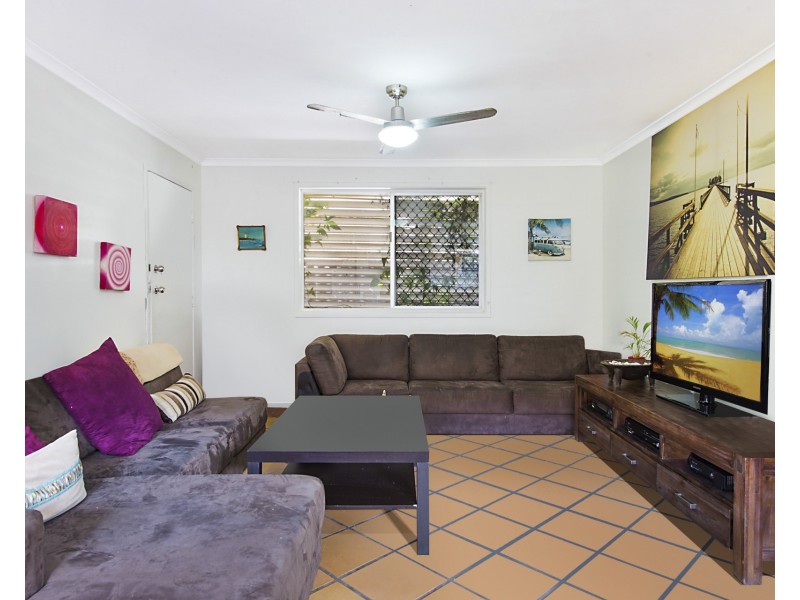 35 Dawn Parade, Miami QLD 4220