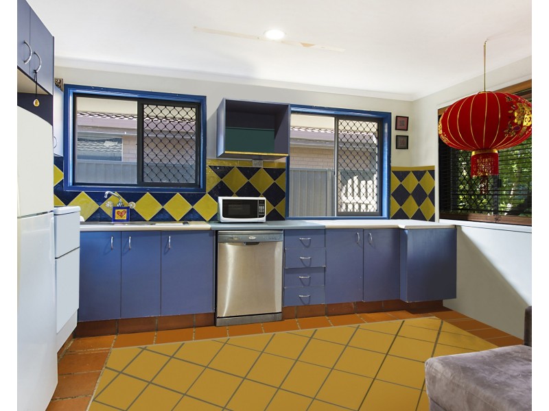 35 Dawn Parade, Miami QLD 4220