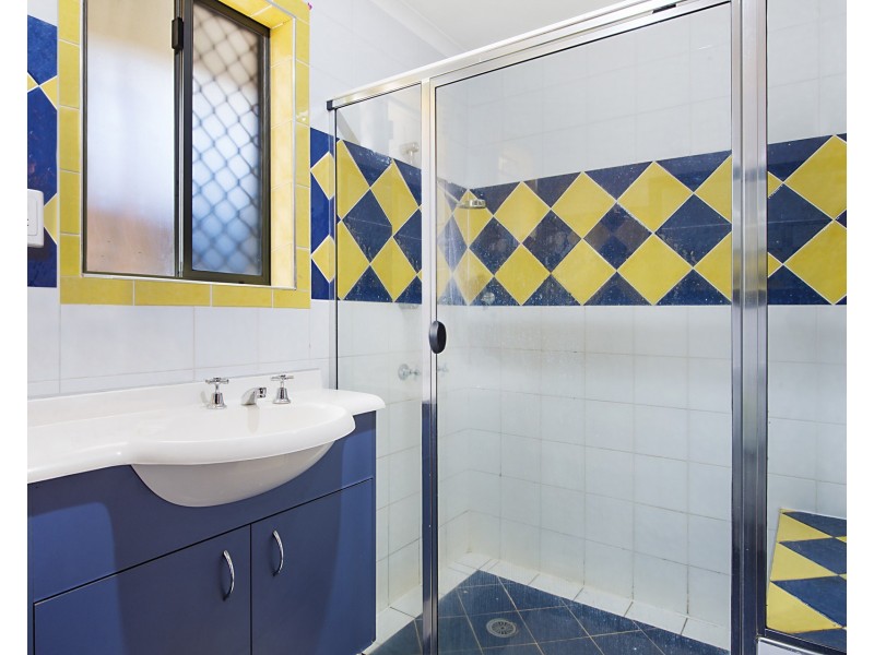 35 Dawn Parade, Miami QLD 4220