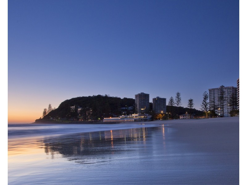 35 Dawn Parade, Miami QLD 4220
