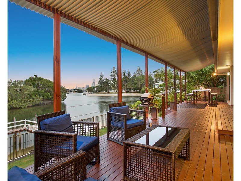 4 Beverley Crescent, Broadbeach Waters QLD 4218