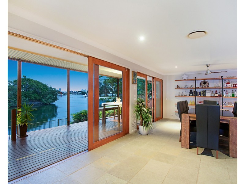 4 Beverley Crescent, Broadbeach Waters QLD 4218