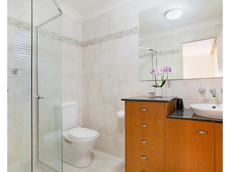 4 Beverley Crescent, Broadbeach Waters QLD 4218