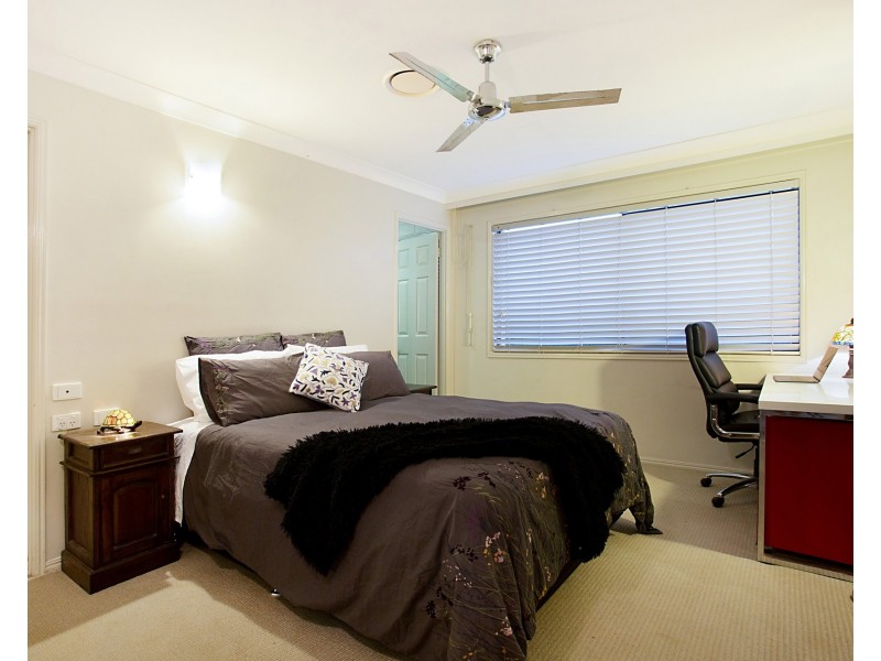 4 Beverley Crescent, Broadbeach Waters QLD 4218