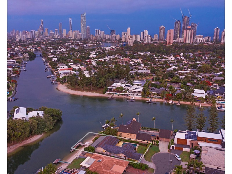 4 Beverley Crescent, Broadbeach Waters QLD 4218