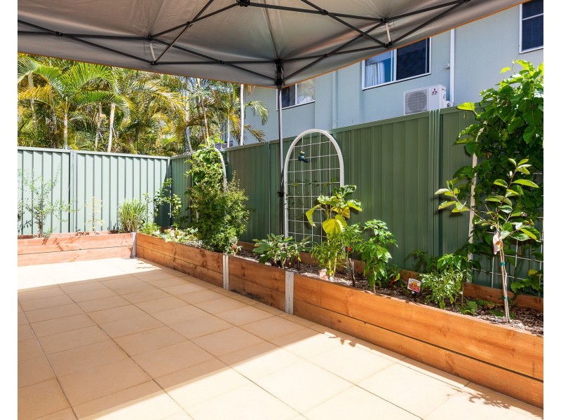 200/215 Cottesloe Drive, Mermaid Waters QLD 4218