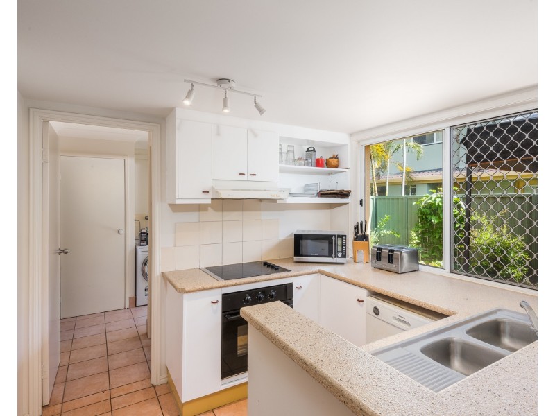 200/215 Cottesloe Drive, Mermaid Waters QLD 4218