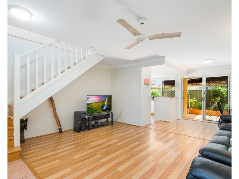 200/215 Cottesloe Drive, Mermaid Waters QLD 4218