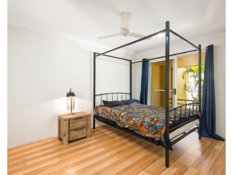 200/215 Cottesloe Drive, Mermaid Waters QLD 4218