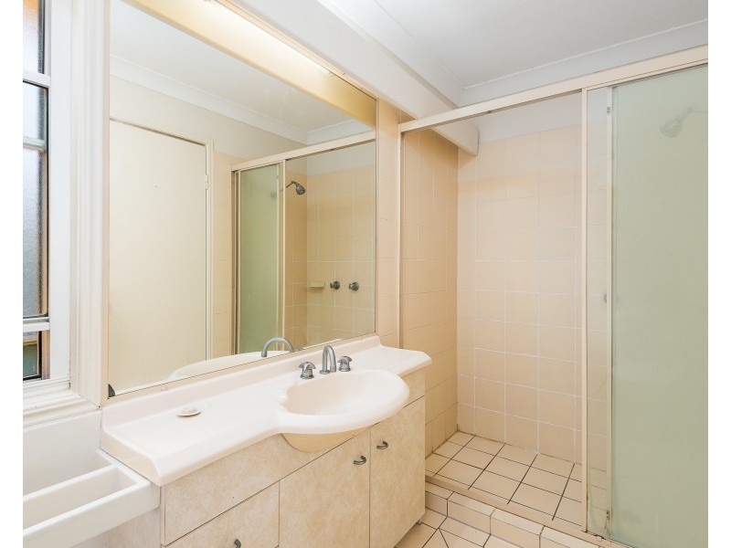 200/215 Cottesloe Drive, Mermaid Waters QLD 4218