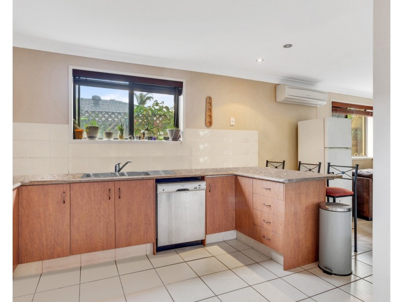 2/2 Pheasant Court, Miami QLD 4220