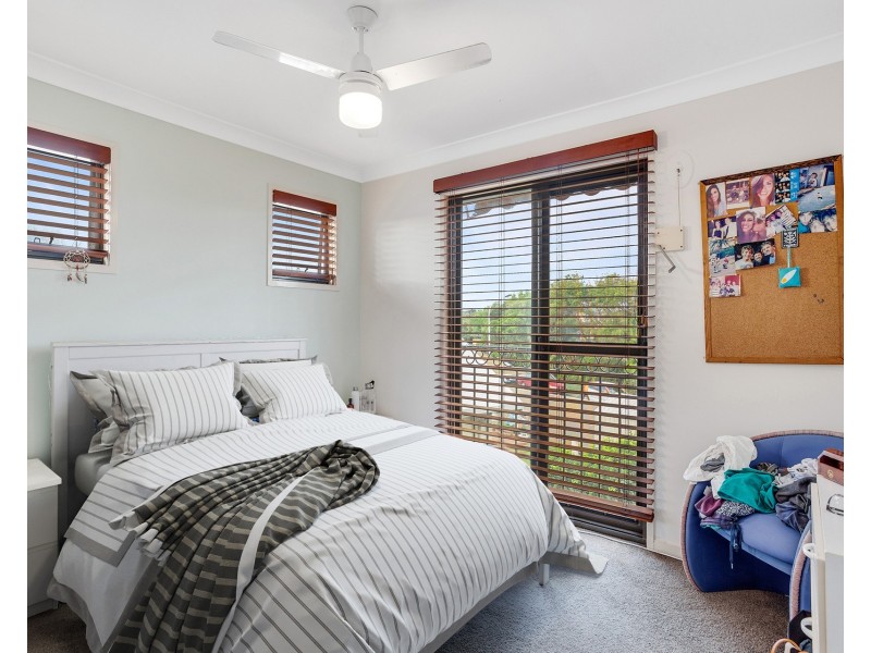 2/2 Pheasant Court, Miami QLD 4220