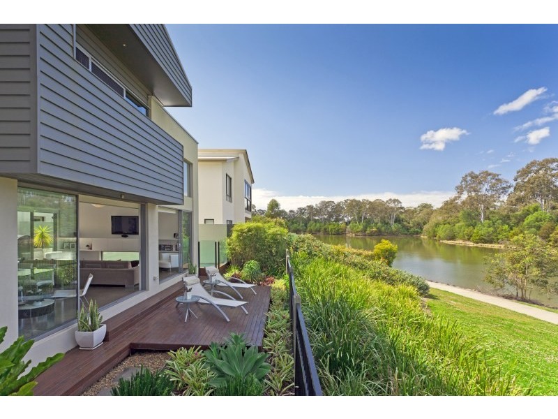 4 Cape Martin Lane, Varsity Lakes QLD 4227