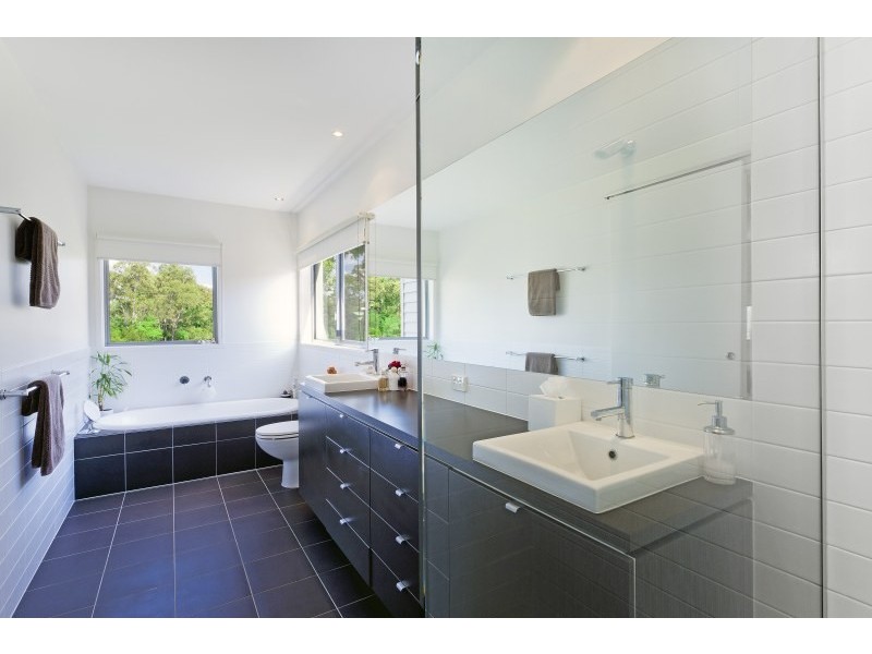 4 Cape Martin Lane, Varsity Lakes QLD 4227