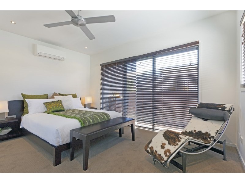 4 Cape Martin Lane, Varsity Lakes QLD 4227