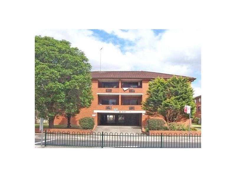 8/8 Treves Street, Merrylands NSW 2160