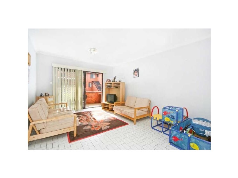 8/8 Treves Street, Merrylands NSW 2160