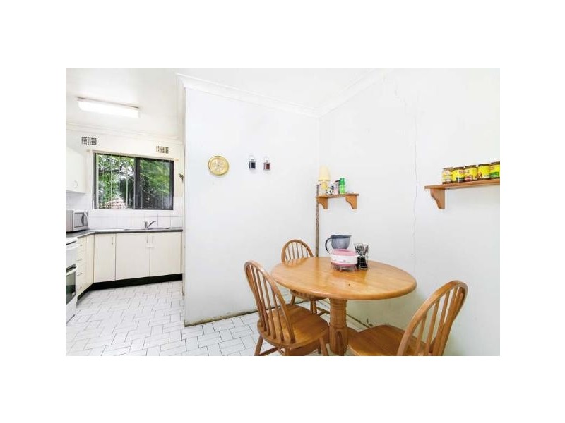 8/8 Treves Street, Merrylands NSW 2160