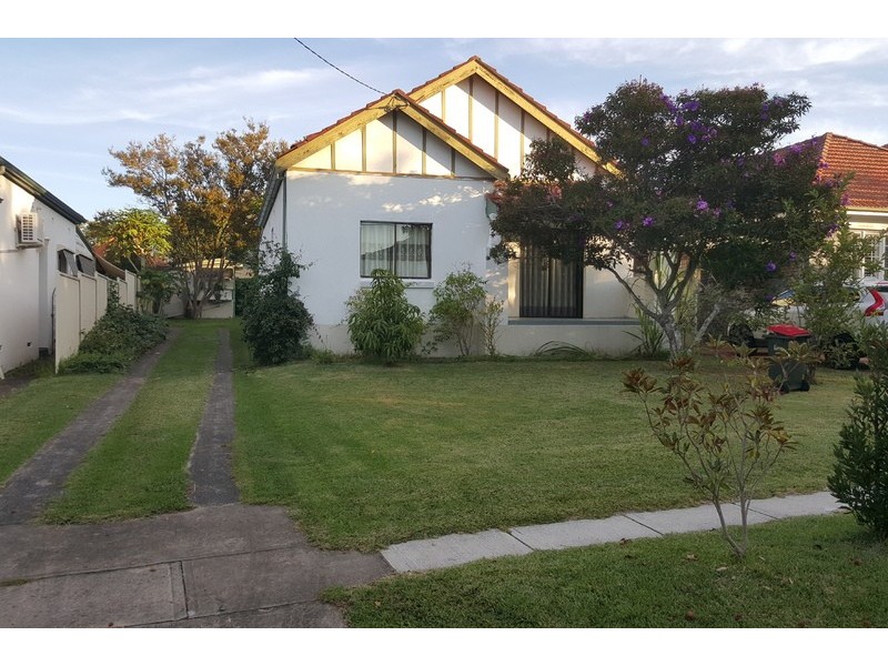8 Bishop Street, Cabarita NSW 2137