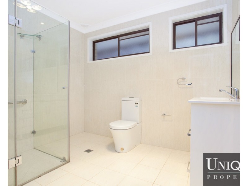 2 Wilga Close, Casula NSW 2170