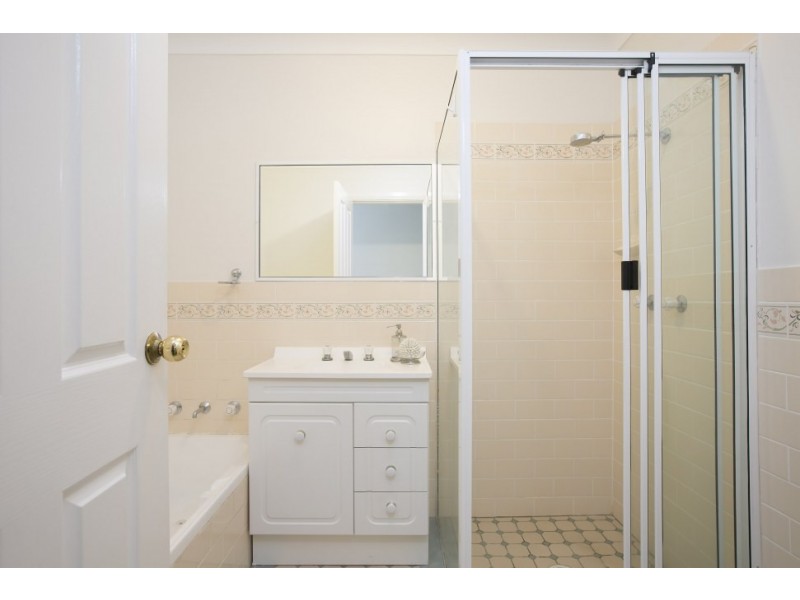 6/2 Gwyther Avenue, Bulli NSW 2516