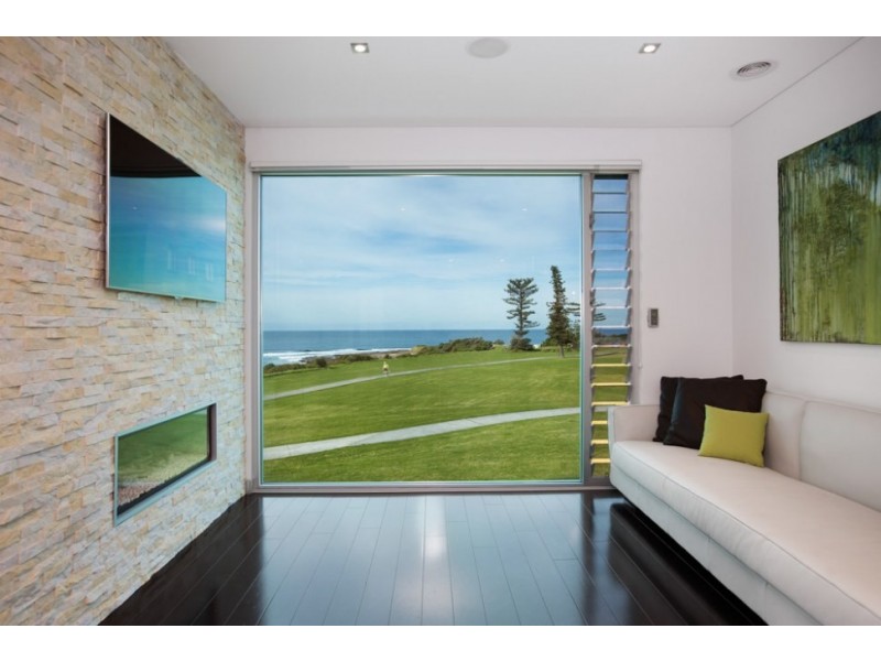 2 Weaver Terrace, Bulli NSW 2516