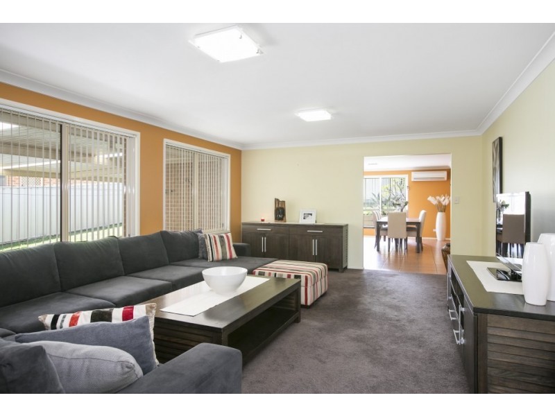 15 Woodside Circuit, Horsley NSW 2530