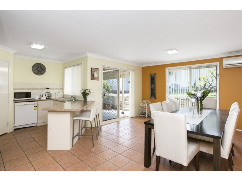 15 Woodside Circuit, Horsley NSW 2530