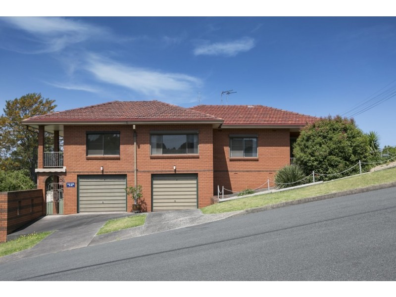 16 Derowie Crescent, Lake Heights NSW 2502