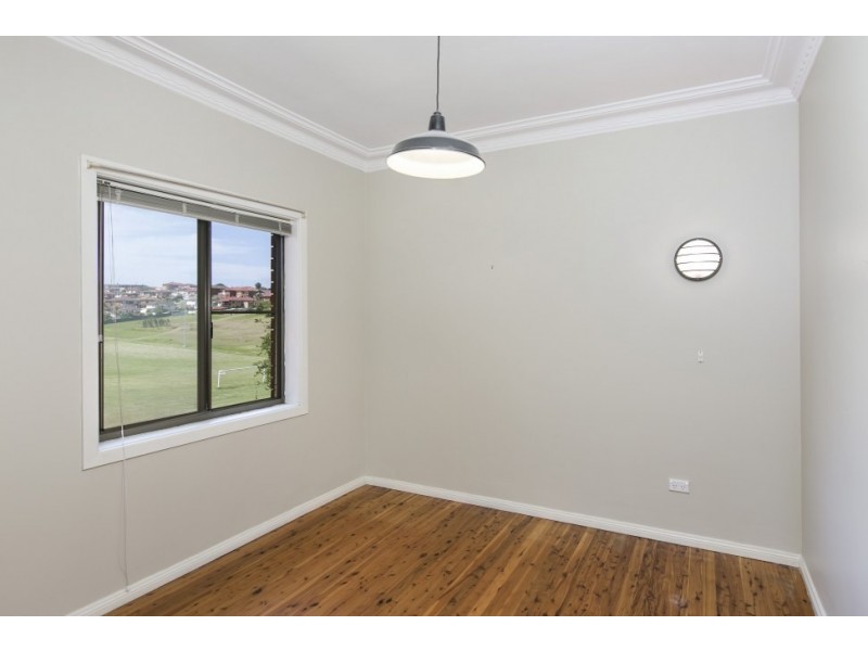 16 Derowie Crescent, Lake Heights NSW 2502