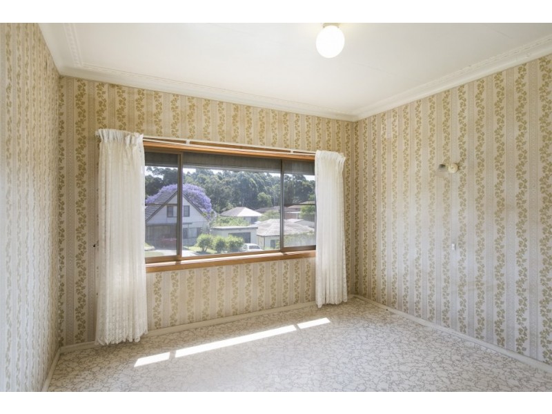 16 Derowie Crescent, Lake Heights NSW 2502