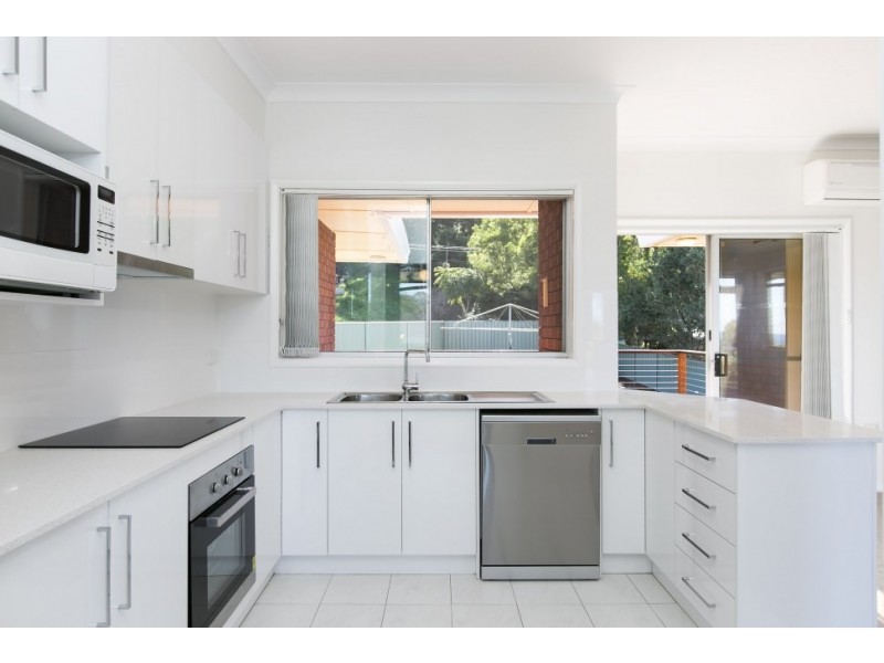 49 Robinsville Crescent, Thirroul NSW 2515