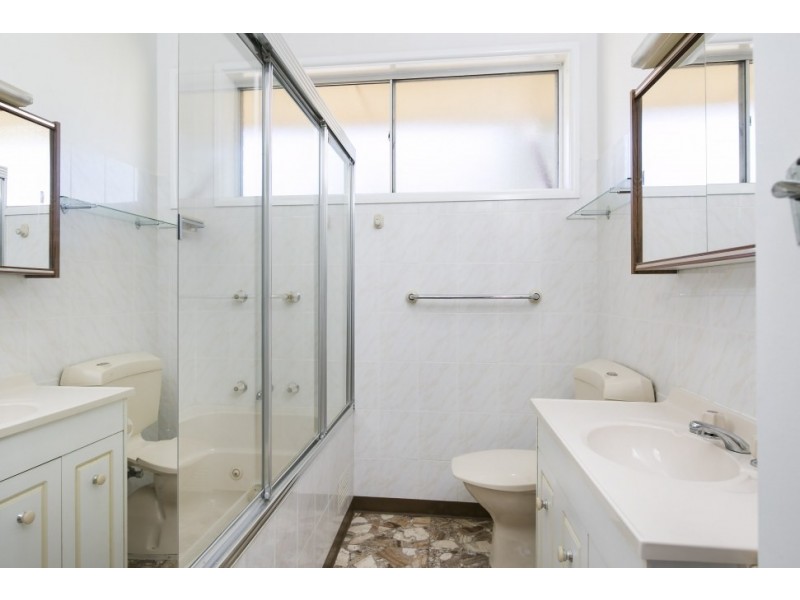 49 Robinsville Crescent, Thirroul NSW 2515
