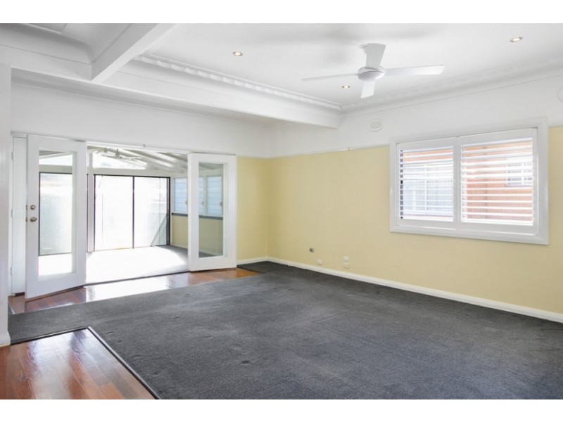 10 Glossop Street, Towradgi NSW 2518