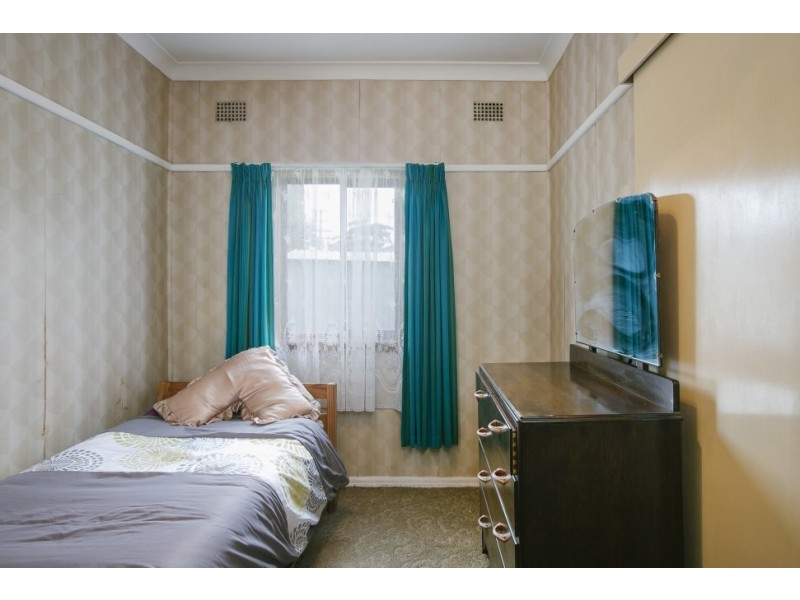 13 Moran Parade, Mount Saint Thomas NSW 2500