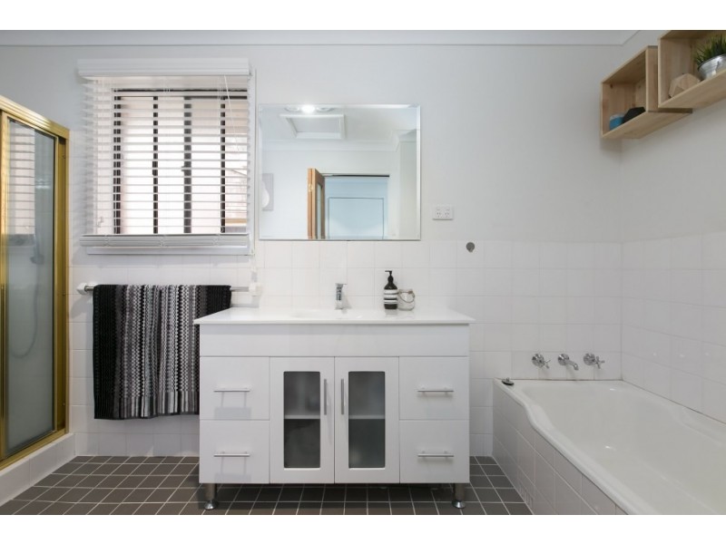 17 Mark Street, Figtree NSW 2525