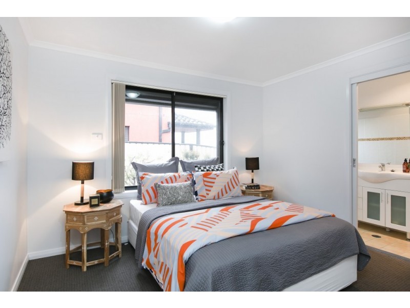 49a Whimbrel Avenue, Lake Heights NSW 2502