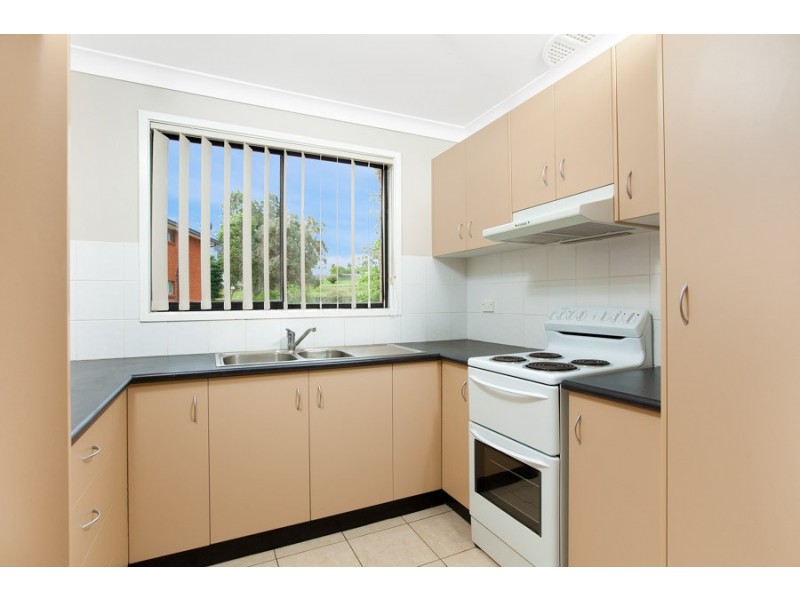 1/37 Kingsley Drive, Lake Heights NSW 2502